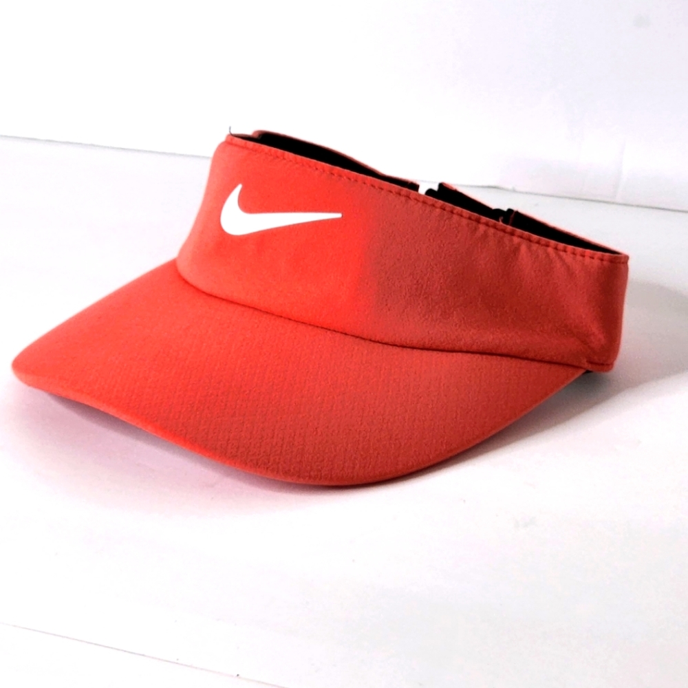 NIKE Women's Dri-Fit AeroBill Golf Visor - Picture 2 of 5